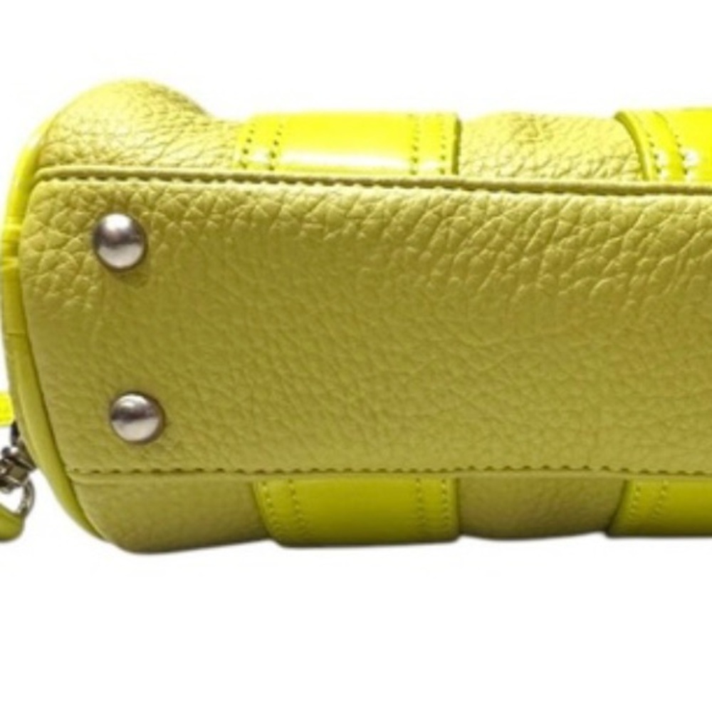 NWT 
URBAN OUTFITTERS LIZZIE PISTACHIO GREEN MINI BARREL DUFFLE CROSSBODY BAG - Picture 10 of 12